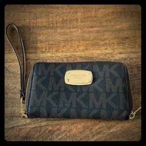 Michael Kors Wristlet/Wallet